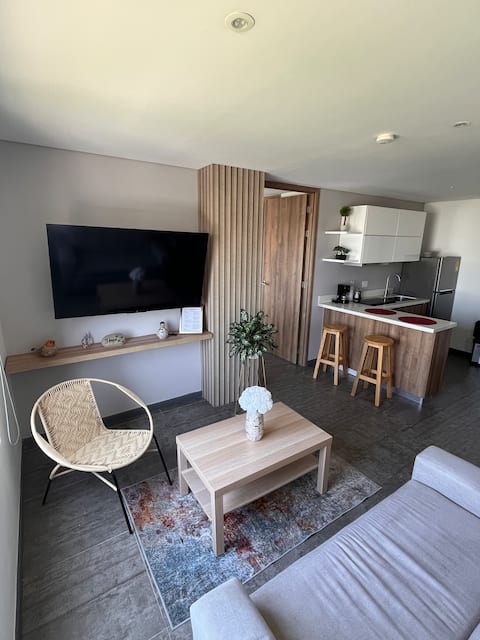 Top Airbnb: Loft with queen size bed + pool + parking + washing machine in Riomar