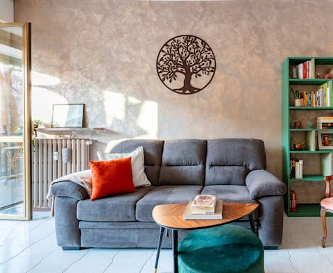 Popular Airbnb listing: The Leaf a spacious 90 sqm apt for up to 3 guests in Milan