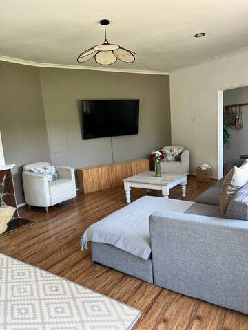 Rose Lounge Escape gallery image 2