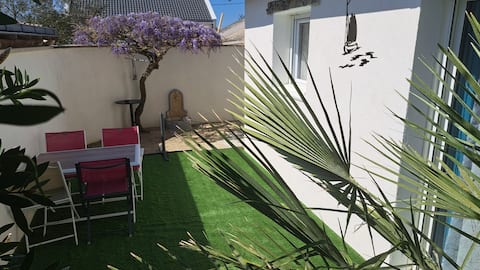 Top Airbnb: HOUSE 800M SEA pro.shops rated 2 stars in Saint Michel Chef Chef