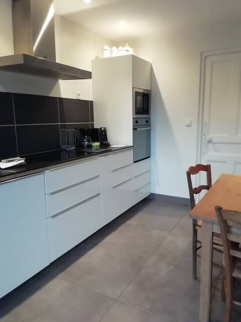 Top Airbnb: The Charcoal Woman à Jura
