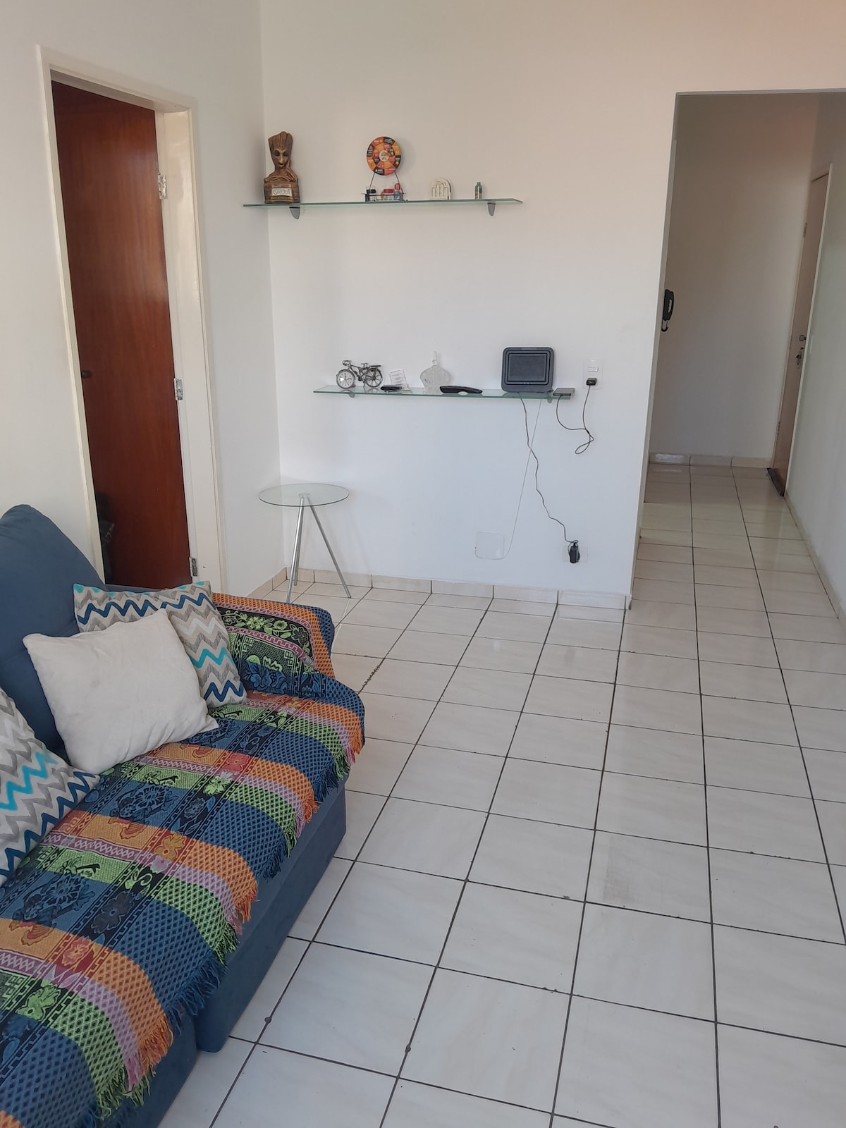 DHOMË ME KORRIDORIN E HYRJES