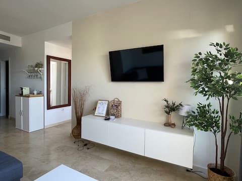Top Airbnb: Apartment on Frontline Burriana Beach, Nerja en Nerja