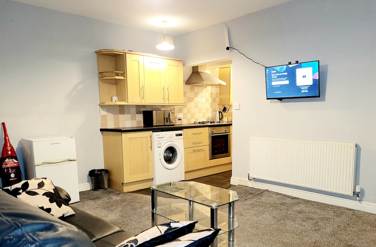 Annuncio Airbnb popolare: Luxx Smart TV & WIFI | Modern Home - Free Parking a Trident