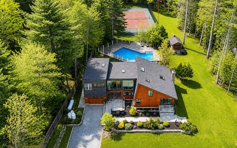 Private Tennis Court, Outdoor BBQ, Pool & Yard