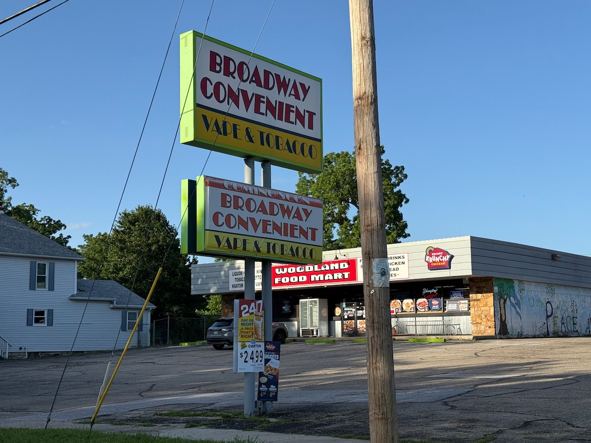 NW Urban Loft / Work Crews / Large Groups Welcome - 35