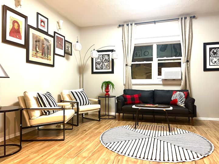 Swanky Suite-stylish 1br Escape, Historic District - Minneapolis, MN