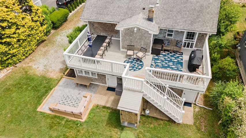 6 bedroom, 2 kitchen beach house, 0.4 mi to beach!