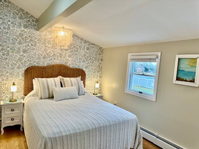 6 bedroom, 2 kitchen beach house, 0.4 mi to beach! gallery image 2