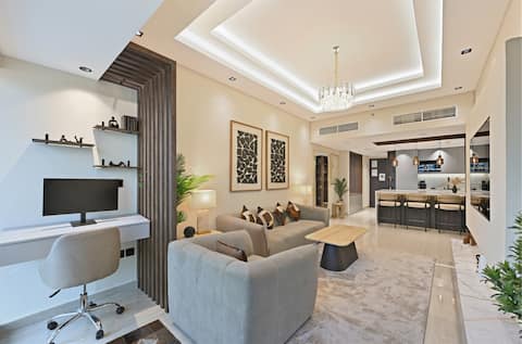 Top performing Airbnb: Luxury Lakeside Retreat near Dubai Marina & JBR in Al Thanyah Fifth