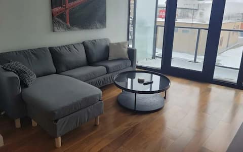 Popular Airbnb listing: Central Downtown | Vibrant 2BR w/ Balcony & Gym in Portage–Ellice