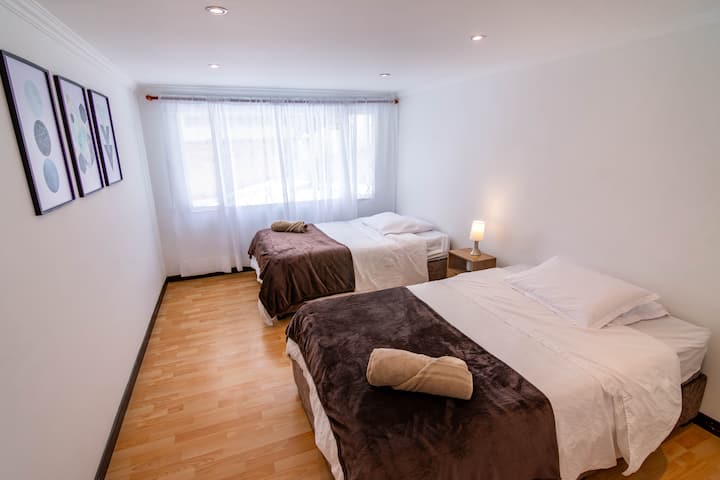 Segundo cuarto, igual de acogedor,  dos camas semidobles y con la misma privacidad y tranquilidad para tus noches de descanso. 