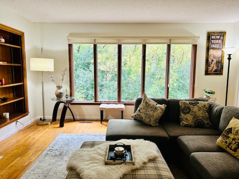 Charming, dog-friendly 3BD 2.5BA in Edina