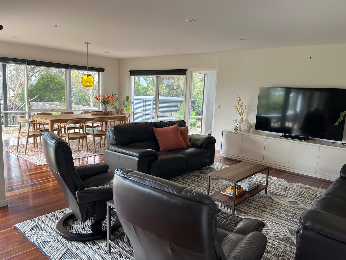 Popular Airbnb listing: Broadbeach Retreat, sleeps up to 12 people in Jan Juc