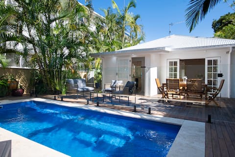 Genoa Beach House - Surfers Paradise
