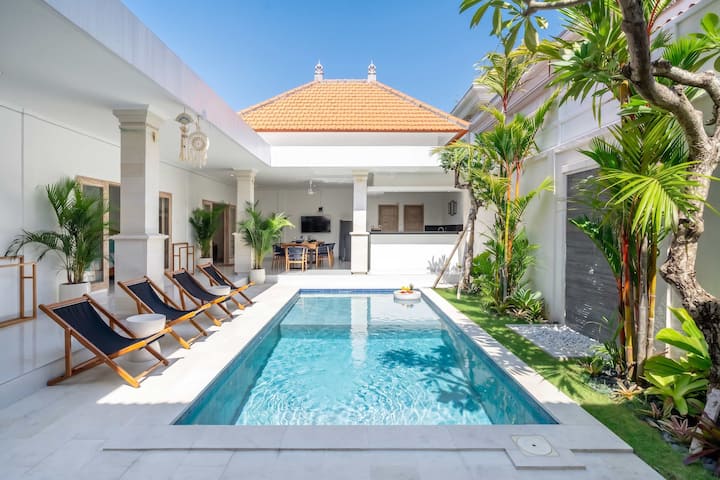 Brand New Private Villa, Large Pool, Beach Access - Bali
