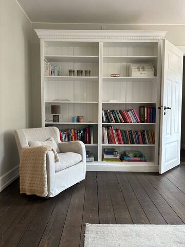 Charming central townhouse with private garden gallery image 2