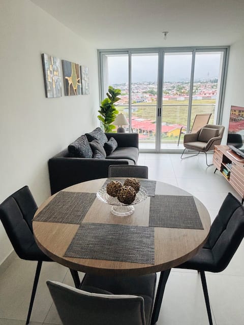 Centrally located, 2 bedrooms, 2 parking spaces