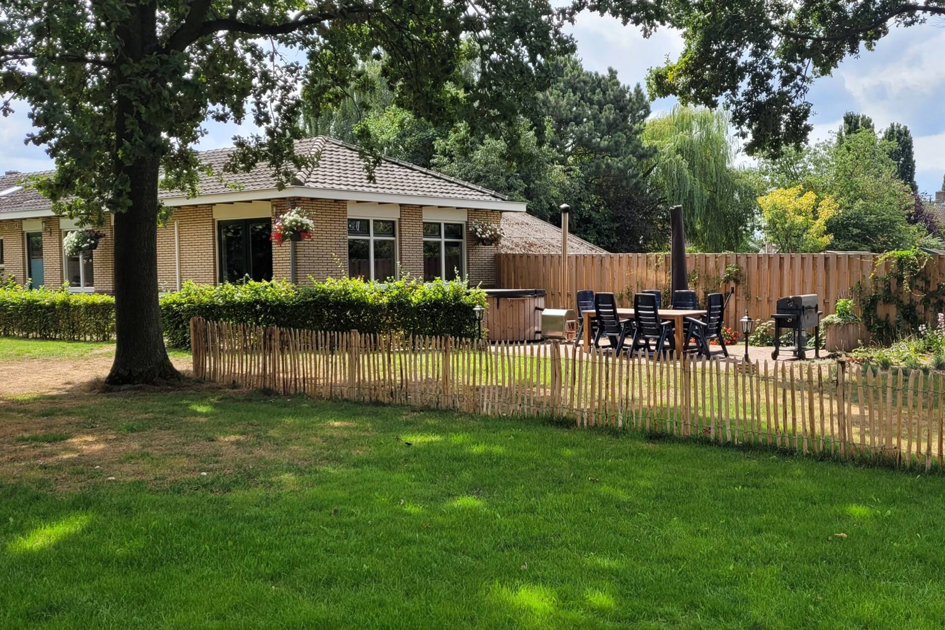 Wellness bungalow met sauna & hottub