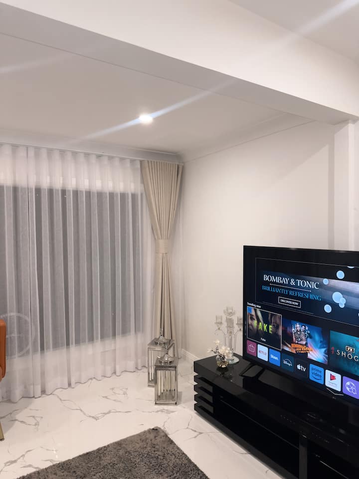 Spacious Room In Sydney With Ensuite - Penshurst
