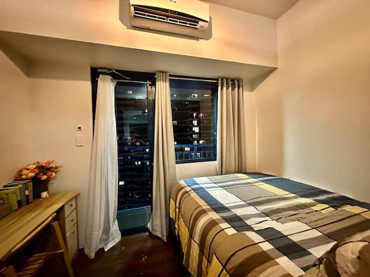 The Bric Haus: 1br @ Air Res Makati Cbd/greenbelt - 마카티