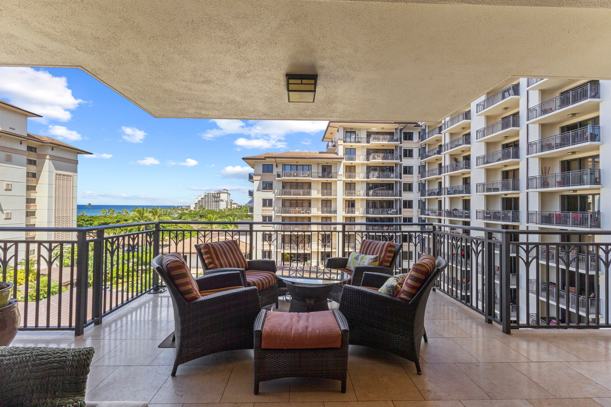 Condo in Kapolei · ★5.0 · 2 bedrooms · 4 beds · 2 private baths - Image 49