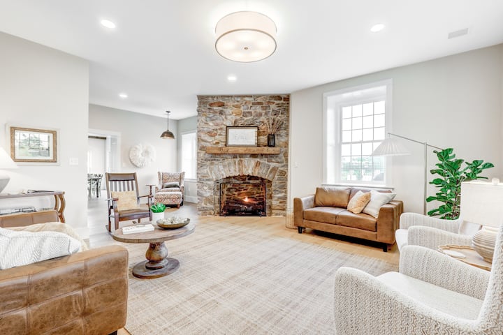 Modern Farmhouse: Pool, Hot Tub & Pickleball - Strasburg, PA
