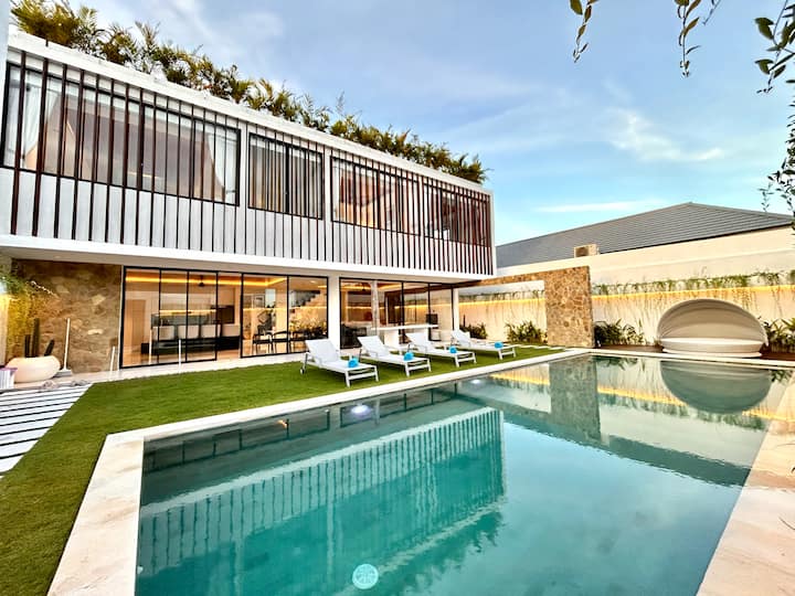 Deluxe Modern Private Villa 5br Seminyak Area - Seminyak