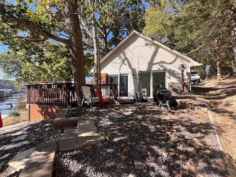 *Shorty Shores* Lakefront House