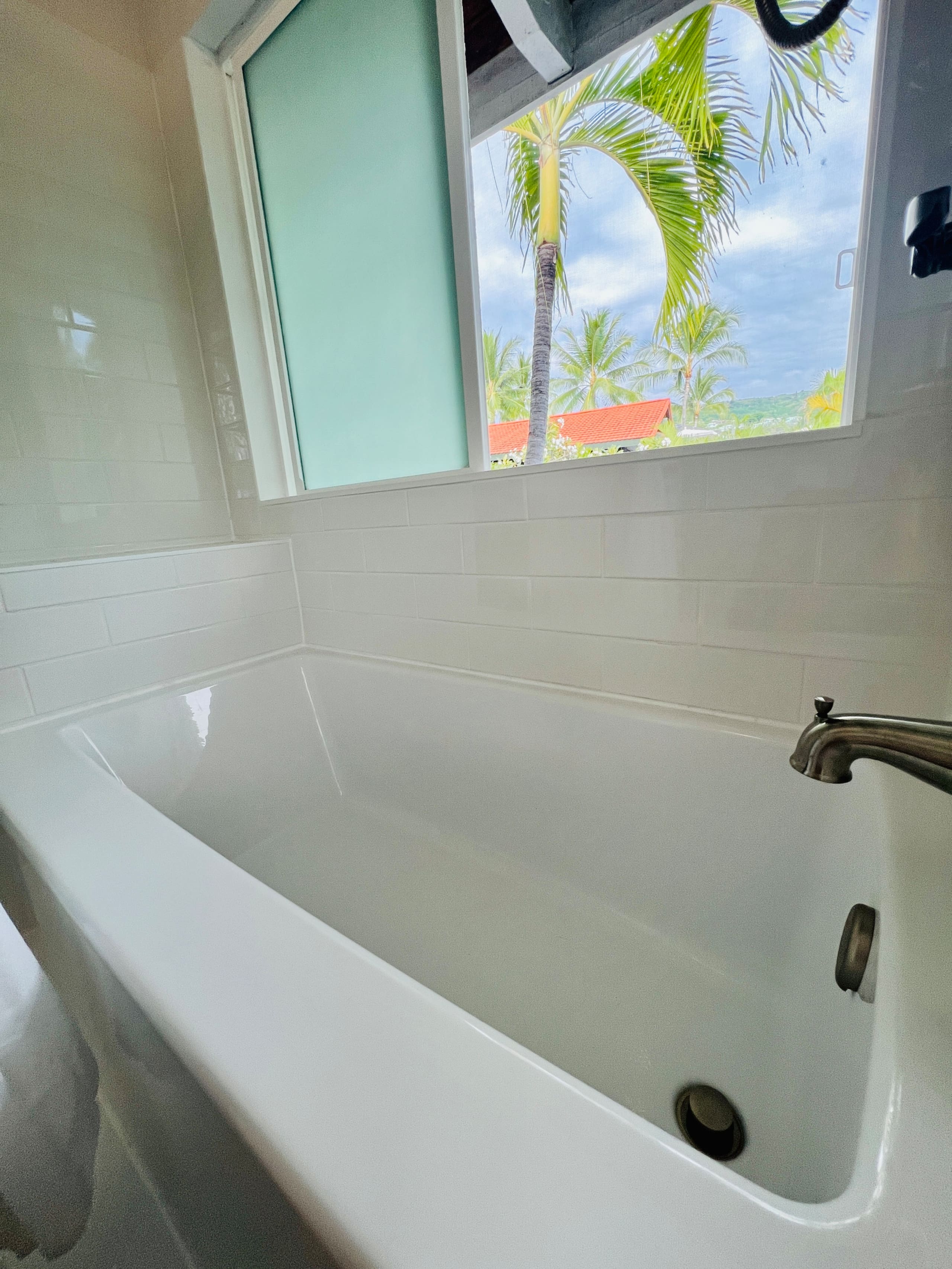 Home in Kailua-Kona · ★4.9 · 3 bedrooms · 5 beds · 2.5 baths - Image 16