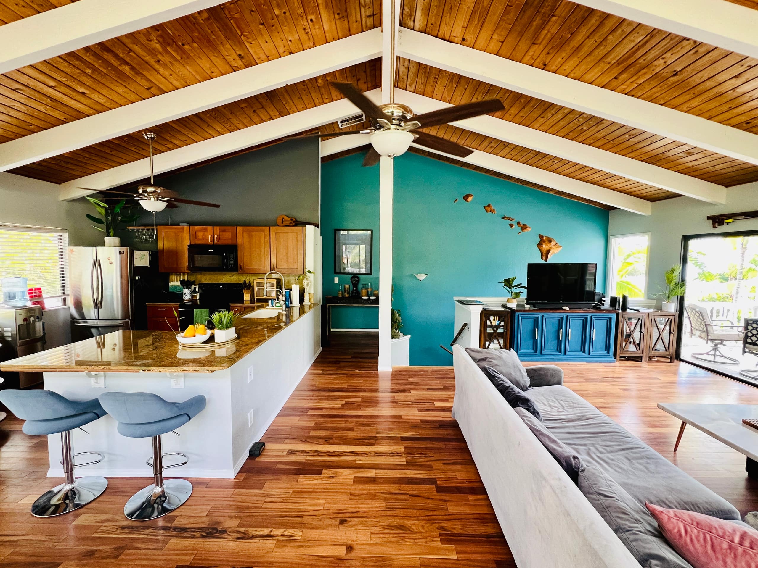 Home in Kailua-Kona · ★4.9 · 3 bedrooms · 5 beds · 2.5 baths - Image 6
