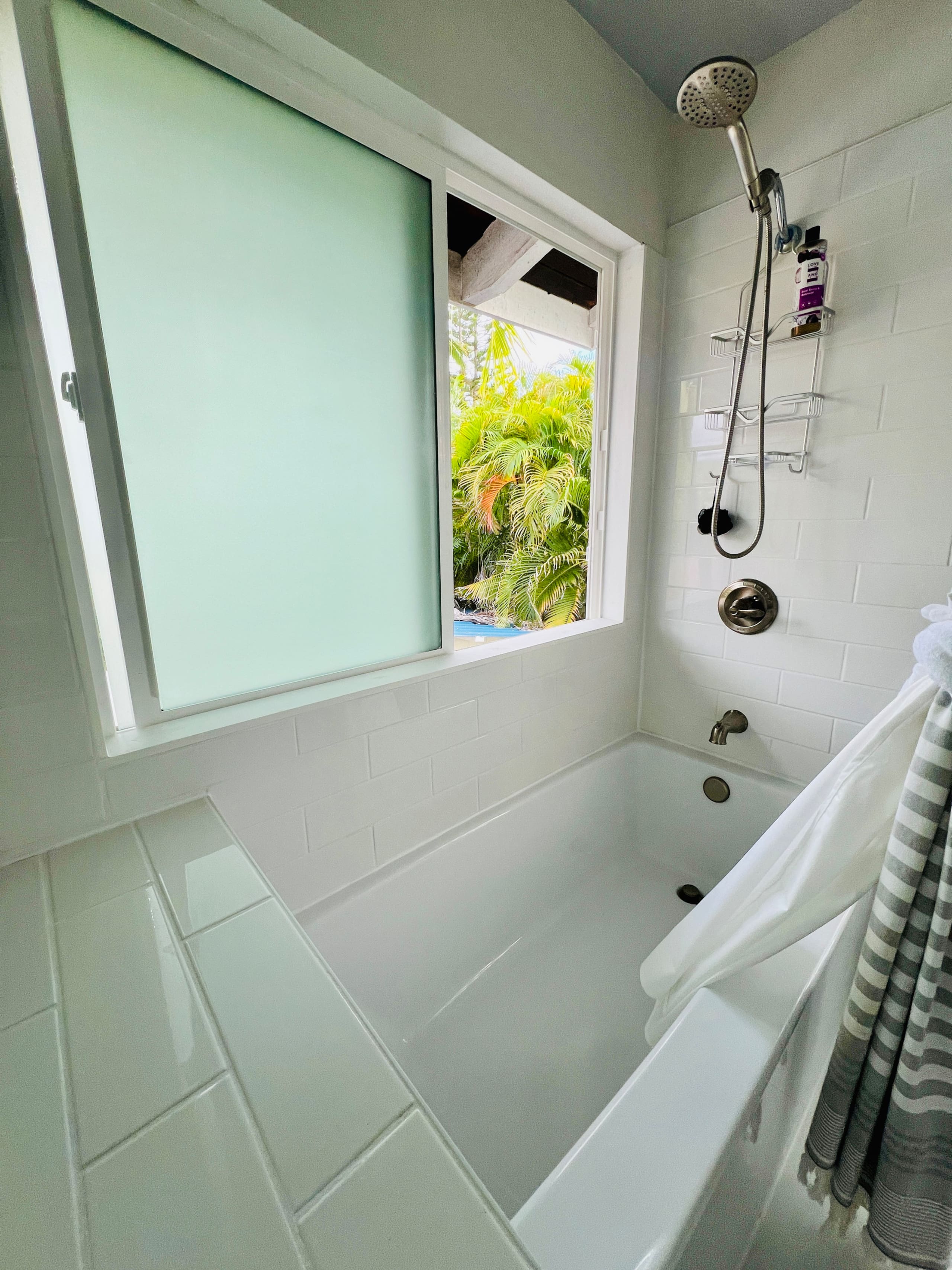 Home in Kailua-Kona · ★4.9 · 3 bedrooms · 5 beds · 2.5 baths - Image 17