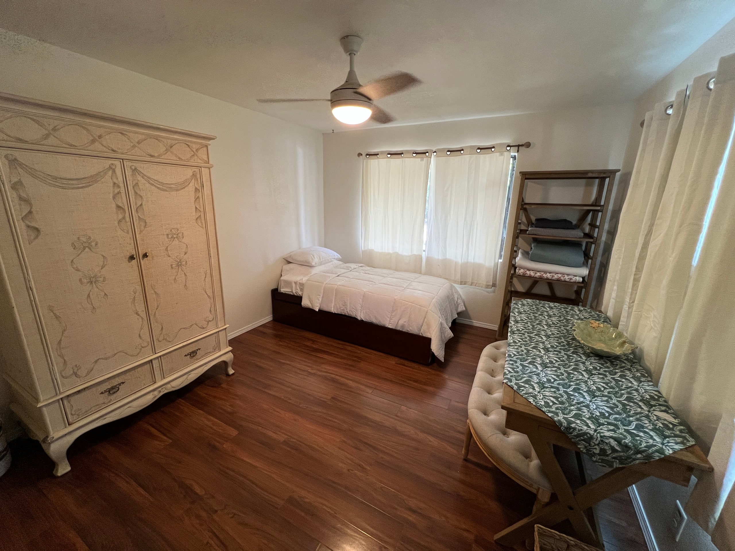 Home in Kailua-Kona · ★4.9 · 3 bedrooms · 5 beds · 2.5 baths - Image 19