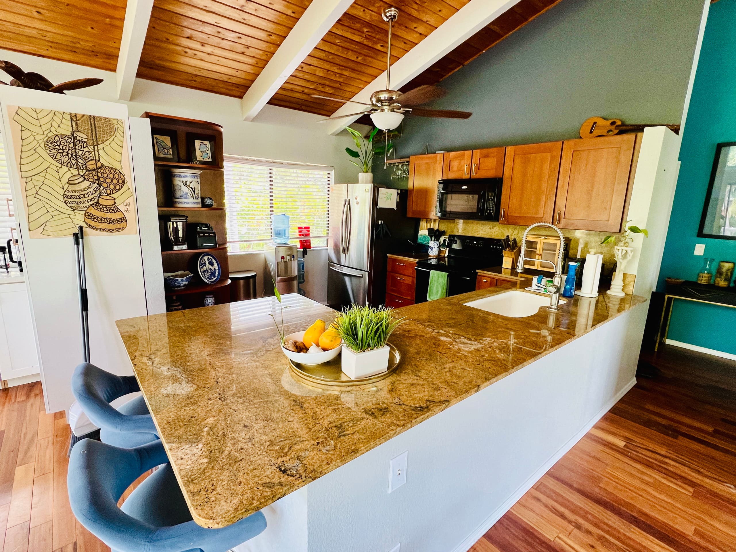 Home in Kailua-Kona · ★4.9 · 3 bedrooms · 5 beds · 2.5 baths - Image 4