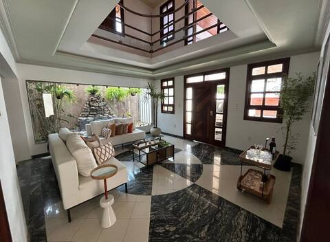 Casa ampla com piscina