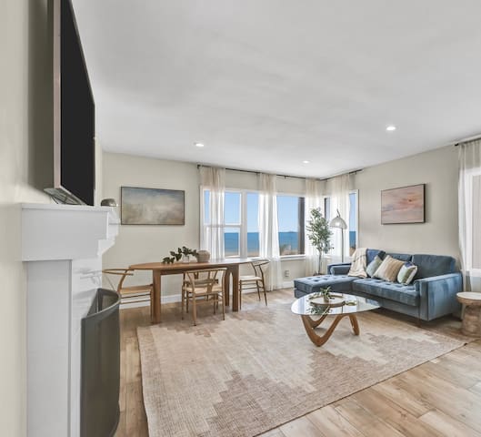 BEACH-FRONT | OCEAN VIEWS | LUXE Spacious 2-BED