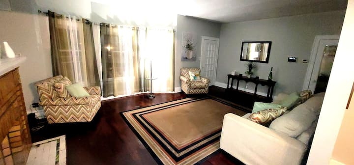 3-bedroom Gem By Shaker Heights - 클리블랜드