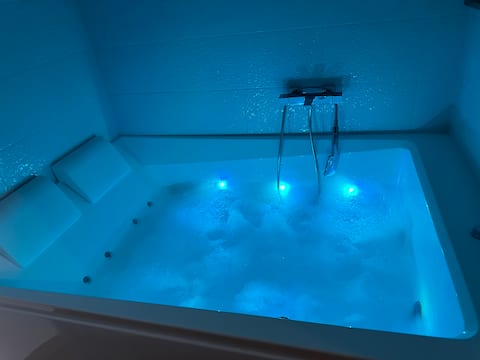 In T2 with Balnéo 10 min from the beaches