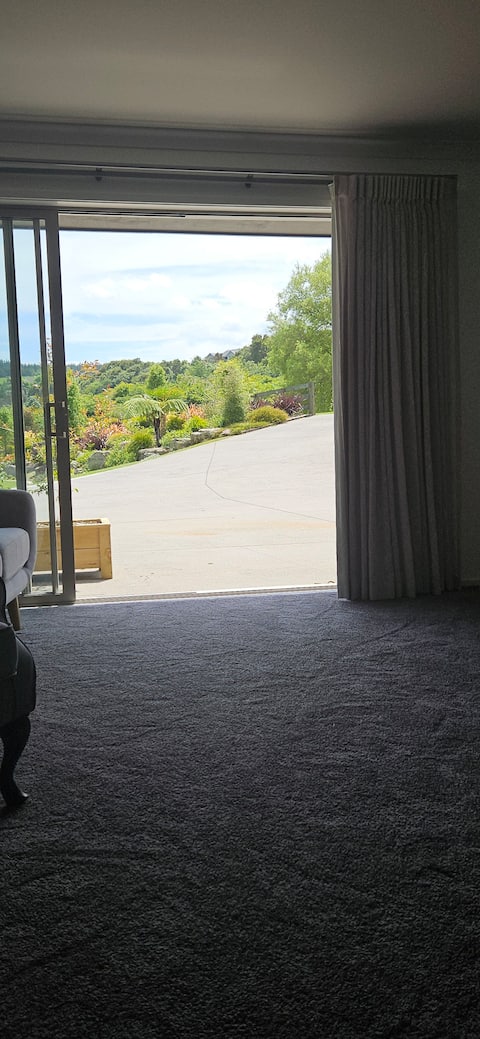 Popular Airbnb listing: Rotorua, Stonehaven in Rotorua District North