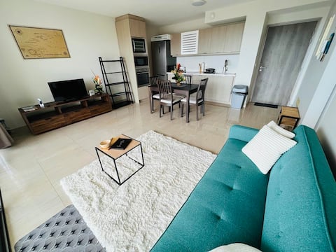 Fully Air conditioned Suite near Moorea Ferry Term