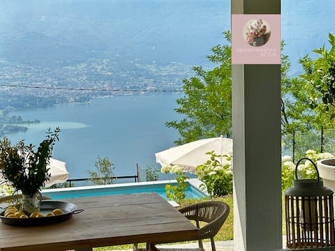 Luxury apartment | spectacular lake view & pool