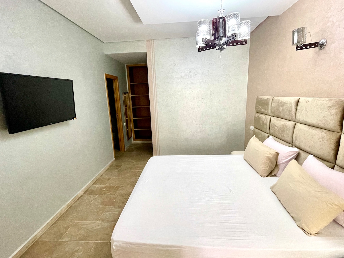 Iluminado 180
Aire acondicionado / calefacción 
Smart TV
Vestidor