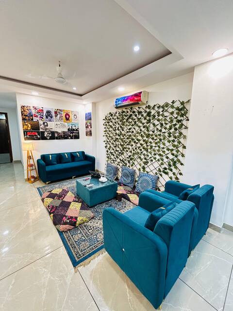 Spacious 4-Bedroom/Kitchen Apartment Near IGI Airport, Metro, and Yashobhoomi