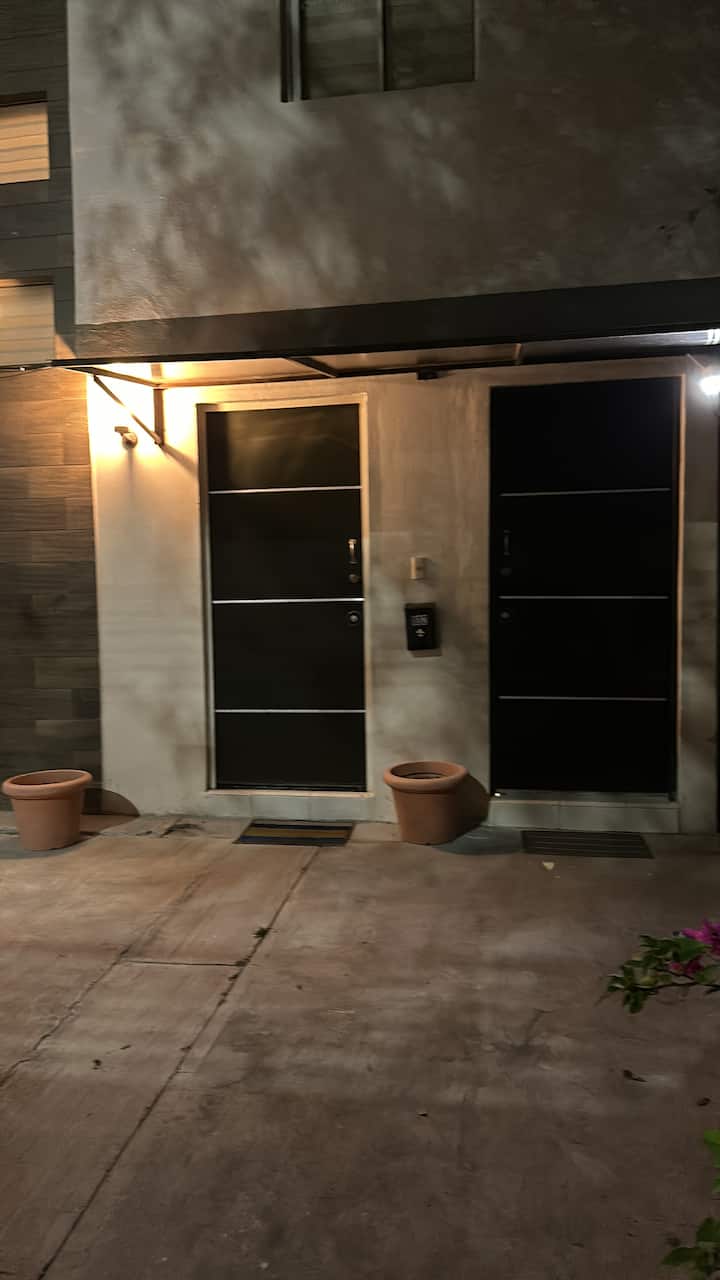 Casa Con Estacionamiento Cerrado A 15 Min Aero - Ciudad Apodaca