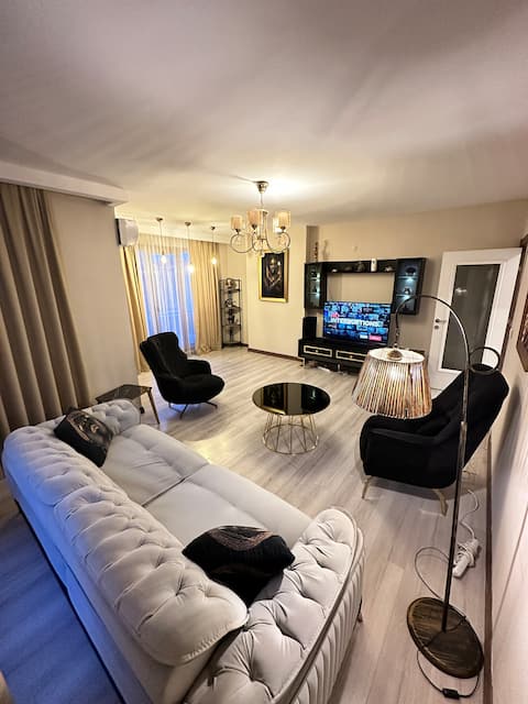 3 bedroom apartment + living room