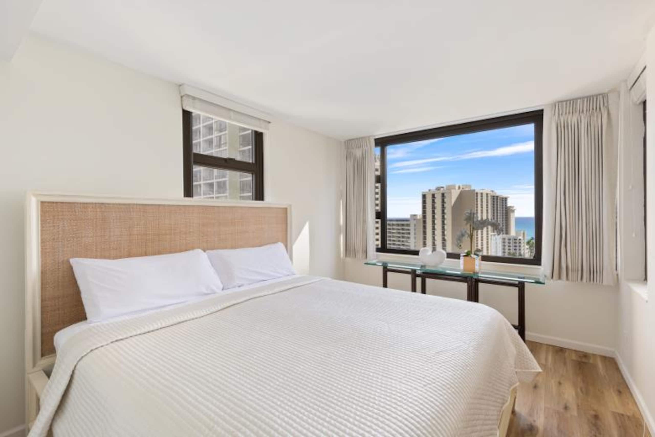 Condo in Honolulu · ★4.73 · 1 bedroom · 3 beds · 1 private bath - Image 11