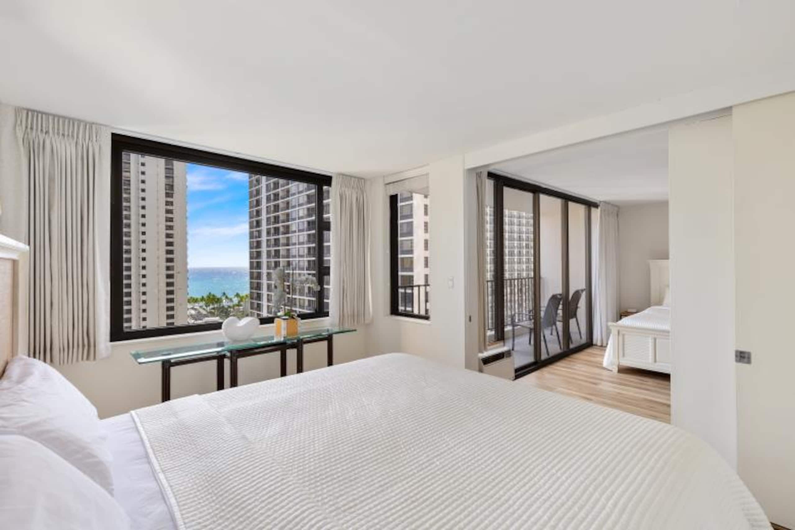 Condo in Honolulu · ★4.73 · 1 bedroom · 3 beds · 1 private bath - Image 9
