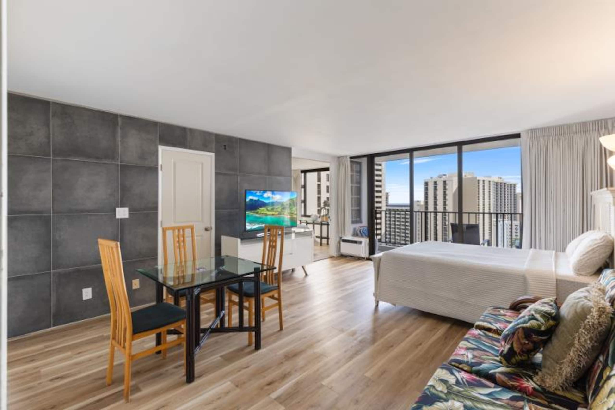 Condo in Honolulu · ★4.73 · 1 bedroom · 3 beds · 1 private bath - Image 3