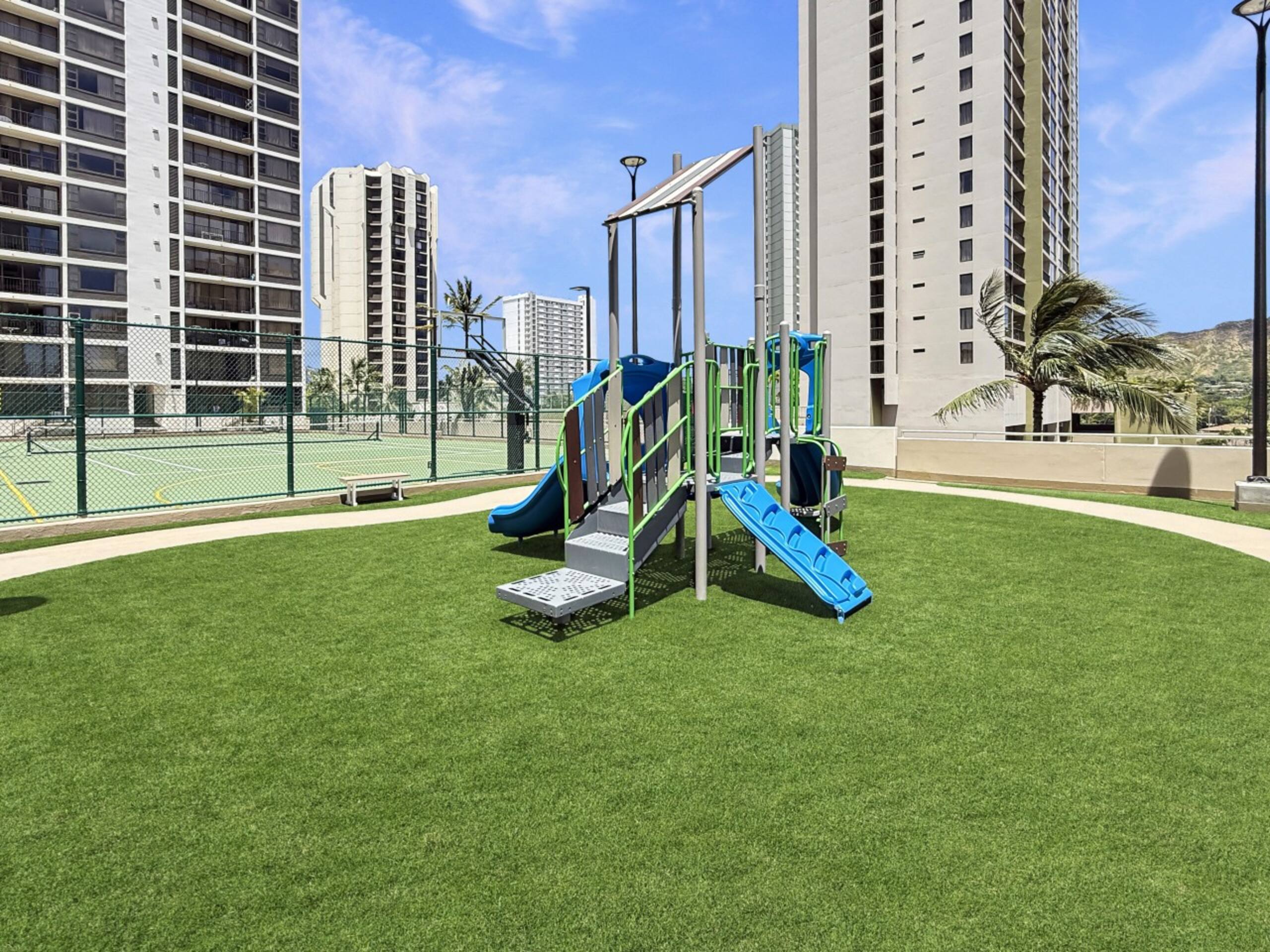 Condo in Honolulu · ★4.73 · 1 bedroom · 3 beds · 1 private bath - Image 31