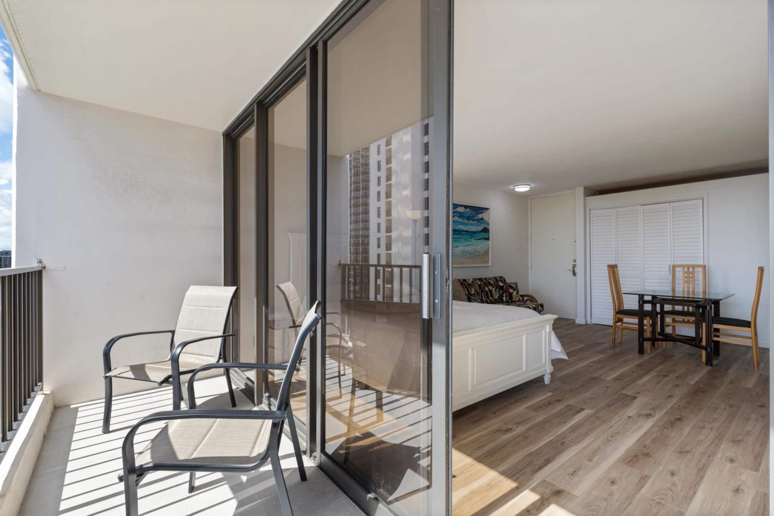 Condo in Honolulu · ★4.73 · 1 bedroom · 3 beds · 1 private bath - Image 15
